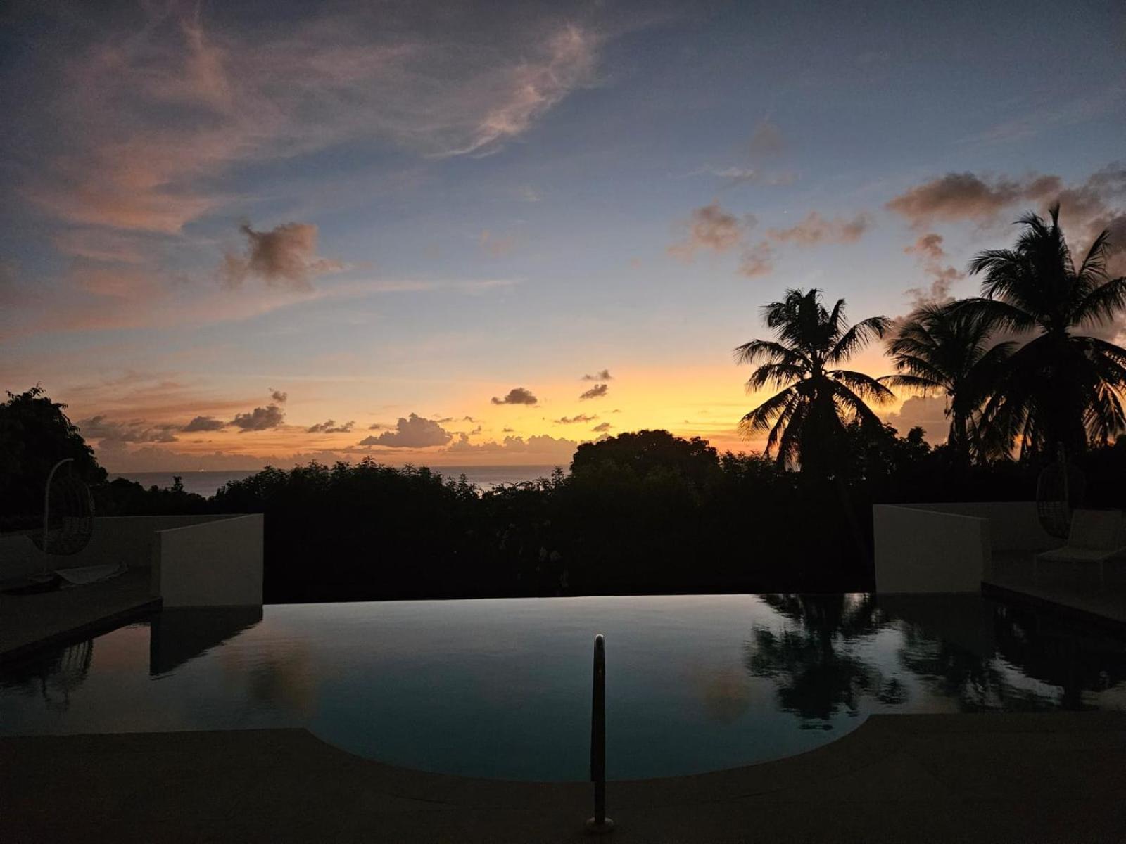 Purple Haze - Infinity Pool Holiday Home Minutes From The Island'S Best Beaches Saint James Exteriör bild